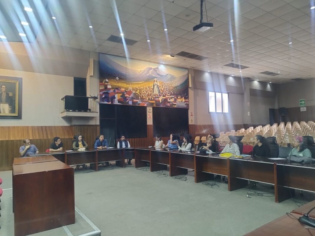 Reunión de trabajo entre miembros de la Asamblea Local de Participación Ciudadana de Vilcabamba , Municipio y otras organizaciones de la sociedad civil